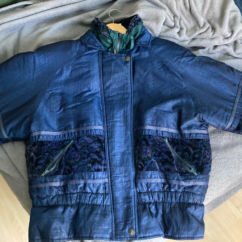 Elegant 80s Navy Ski & Snow Puffer Jacket, with floral velvet accents!